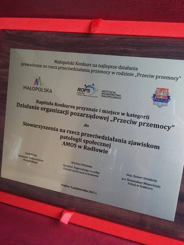 Zdjęcie przedstawia dyplom, który placówka otrzymała za 1 miejsce w kategorii działanie przeciw przemocy.